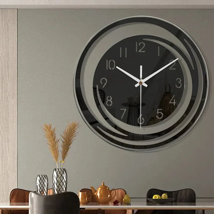 Exklusiv designklocka för modern heminredning på vit vägg