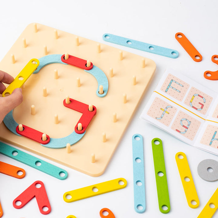 "Montessori pegboard pussel i trä, färgglada bitar i olika former, pedagogisk leksak för barns kreativitet och lärande."