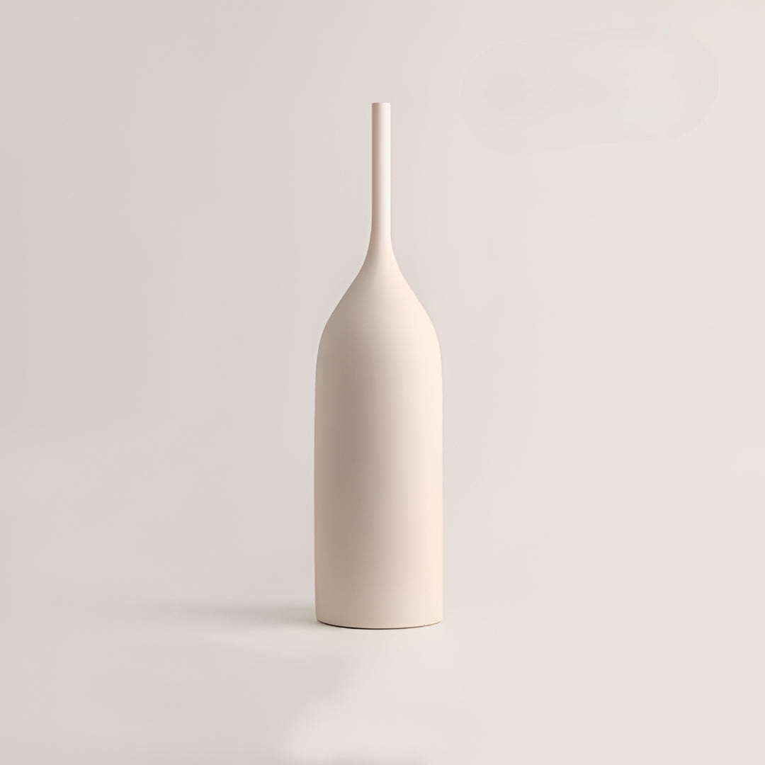 Morandi inredningsvas. Handborstad keramik för en elegant och tidlös heminredning.