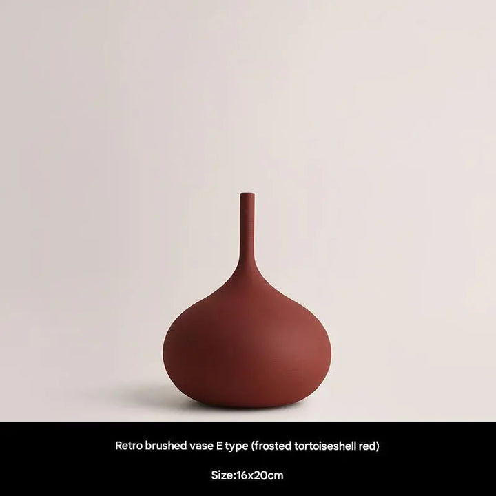 Modern designvas i keramik. Elegant Morandi stil, idealisk för heminredning & blommor.