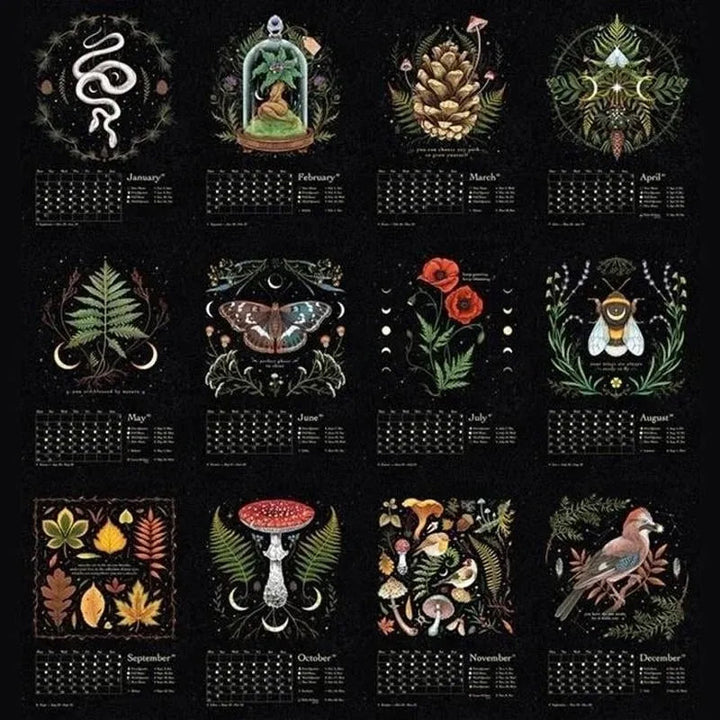 "Mörk Skog Månkalender 2024 med magiska illustrationer av skogsvarelser och botaniska motiv."