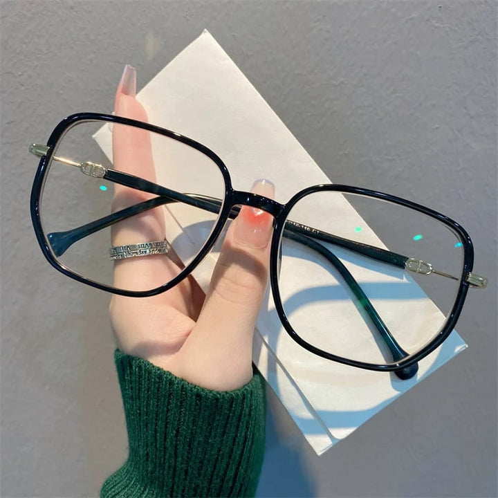 Moderna Livia unisex glasögon: multifokala läsglasögon med inbyggt blåljusskydd för digitalt liv.