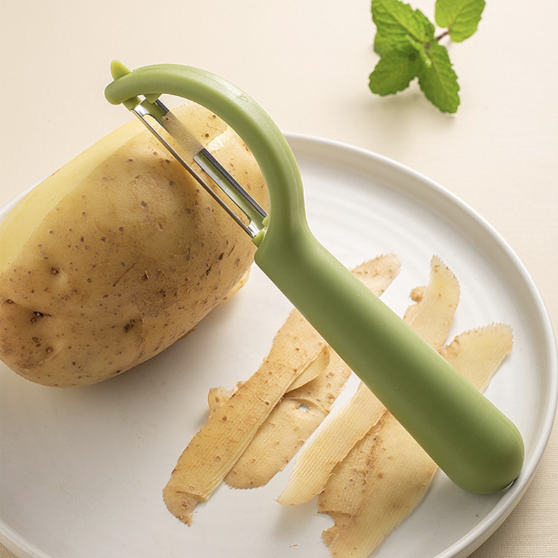 "Multifunktionell ergonomisk skalkniv i hållbart rostfritt stål med skarpt blad och bekvämt handtag för enkel skalning."