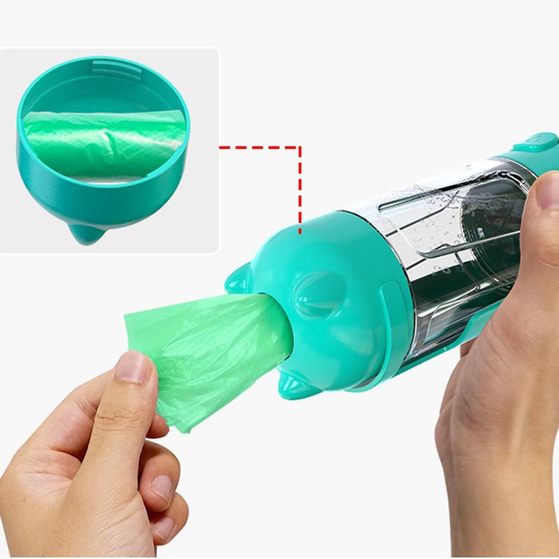 "Multifunktionell husdjursflaska, bärbar design i blått, förhindrar spill, perfekt för promenader och resor."