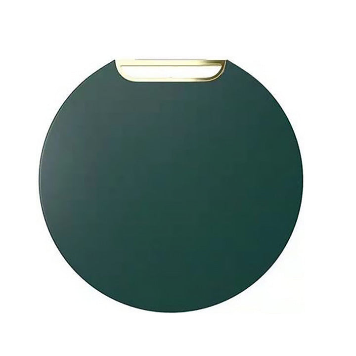 "Multifunktionell skärbräda i grön PE-plast med handtag, hållbar och lätt att rengöra, perfekt för modernt kök."