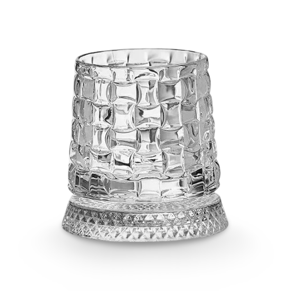 Hand som håller det eleganta 280 ml roterande whiskyglaset i klar kristall.