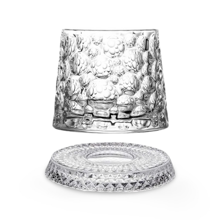 Enkelt elegant 280 ml roterande whiskyglas i kristall, perfekt för hembarer.