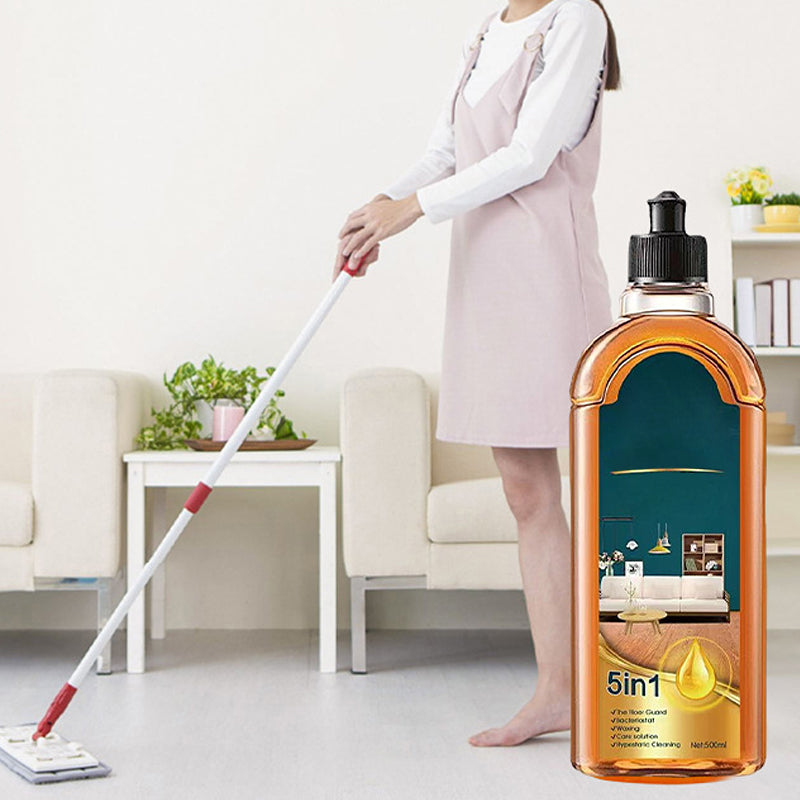 "Naturlig dubbelverkande golvvård 500ml flaska, genomskinlig med grön och blå etikett, rengör och skyddar golv effektivt."