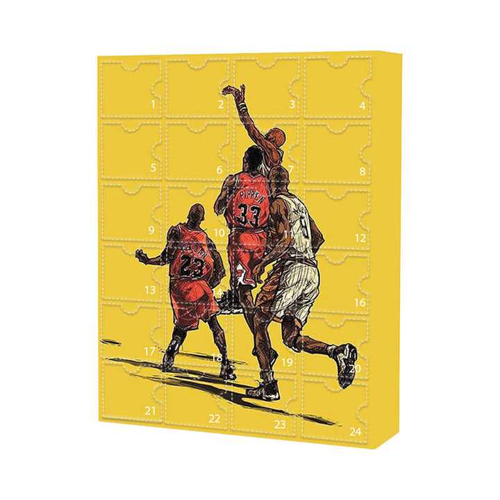 "NBA adventskalender med små prydnader, blå och vit, 24 luckor med baskettemade miniatyrer, perfekt julöverraskning."