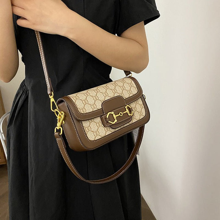 Brun damväska i elegant modell med handtag för smidig vardagsanvändning