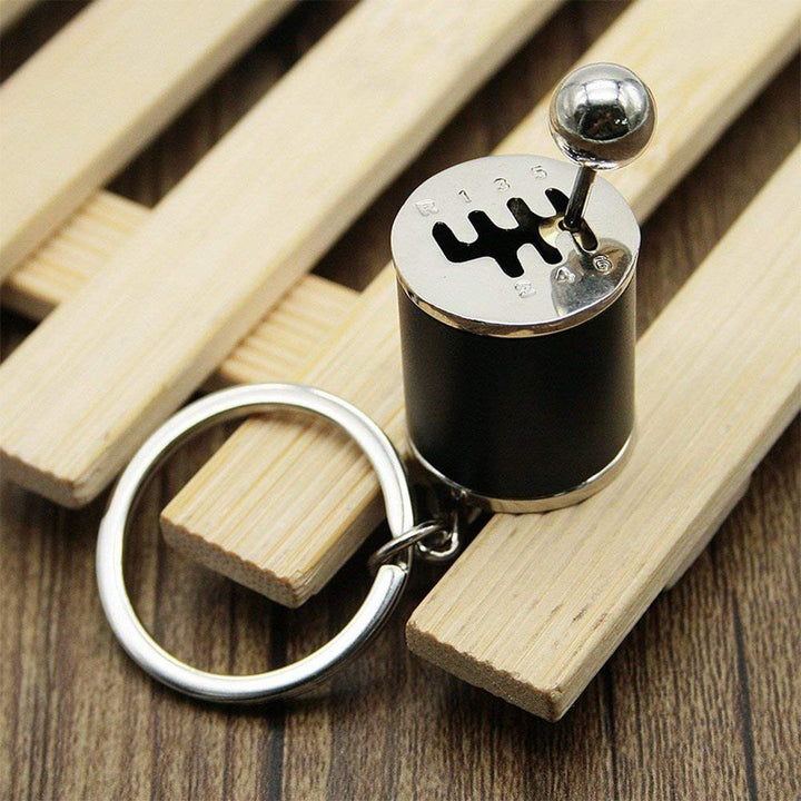 Nyckelring med metallväxelspak, realistisk design med sex växlar, perfekt för bilentusiaster.