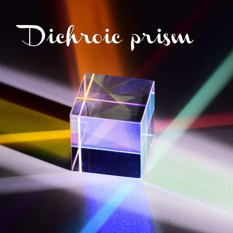 Animering av optisk prismakub som skapar ljuseffekter