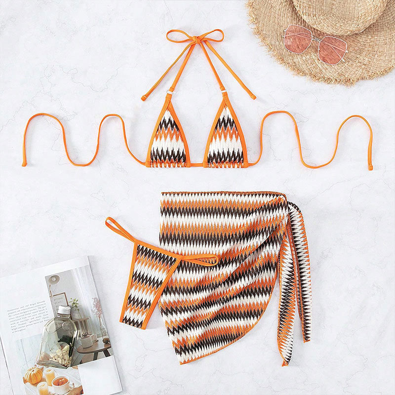Fashionabel orange dam triangelbikini, bekväm och trendig baddräkt för soliga dagar.