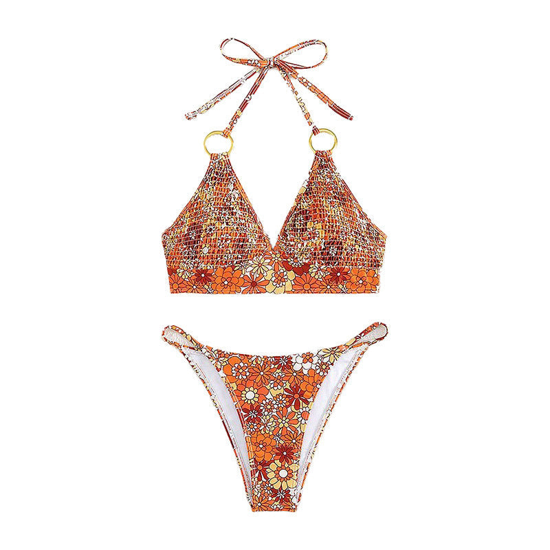 Orange triangel bikini topp med eleganta smyckedetaljer och justerbara axelband. Perfekt för strandmode.