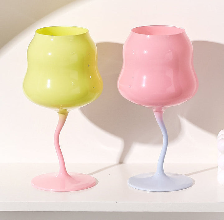 Unikt vinglas, 473 ml, för dryckesnjutning. Elegant och oregelbundet glas, idealiskt för vin.