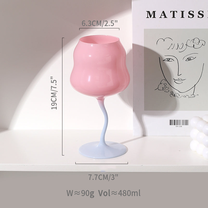 Stilrent oregelbundet vinglas 473 ml. Ett unikt designglas, perfekt för vin och drycker.