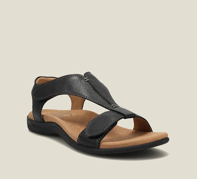Eleganta sommarsandaler med kilklack för dam, designade för bekväm vardag och fritid. Slip-on komfortskor.