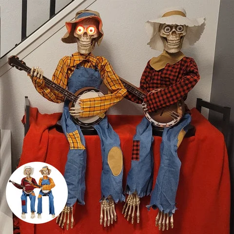 Detaljerad bild på ansikte och kläder på animerat halloweenskelett som spelar banjo