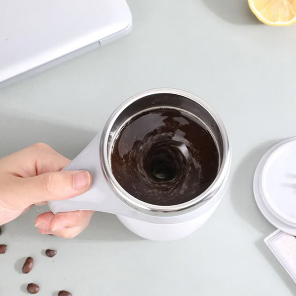Portabel och uppladdningsbar magnetisk mugg för smart tillredning