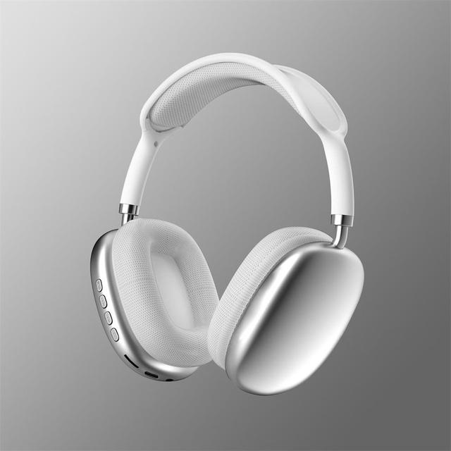 Modell som bär bekväma over-ear-hörlurar med aktiv brusreducering