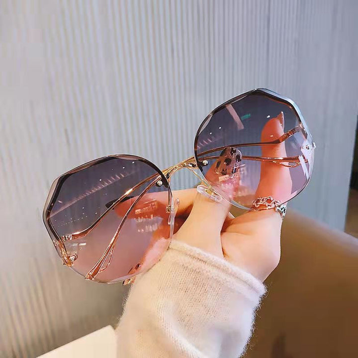 "Överdimensionerade fyrkantiga vintage solglasögon för damer, UV400-skydd, elegant metallram, stilfulla och bekväma."