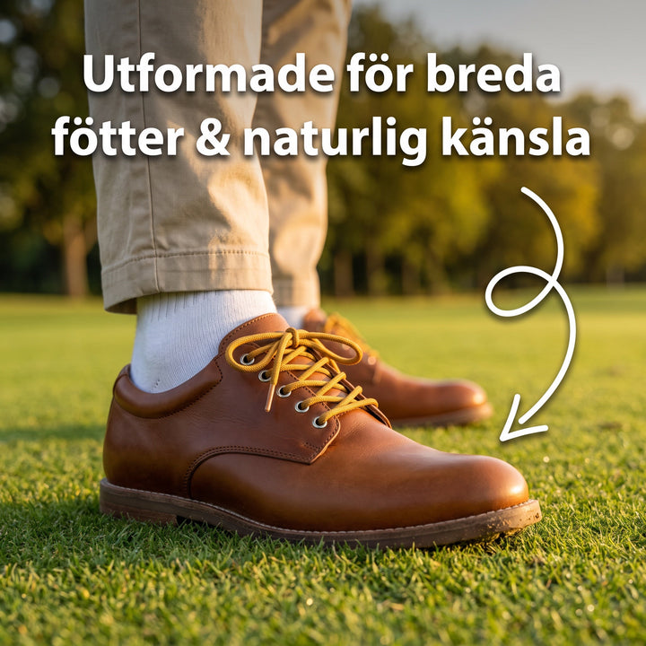 Man som provar bruna golfskor med bred läst utomhus