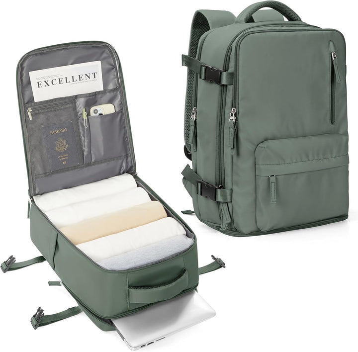 Grön datorväska öppen med laptop och packade kläder