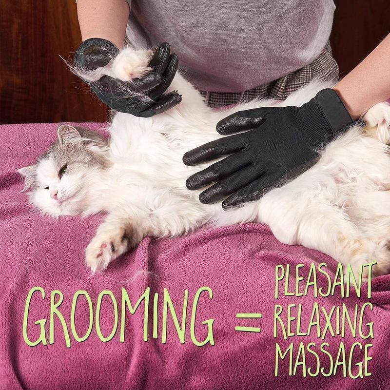 "Pälsvårdshandske med femfingersdesign för smidig pälsvård, bra grepp, löst pälshår, gummiundersida för massage."