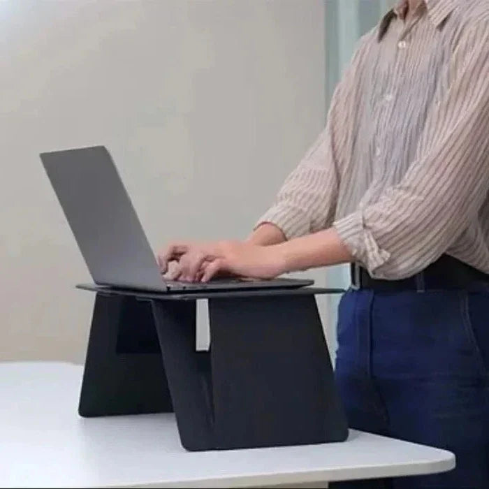 Bärbart laptopbord för säng och soffa i träfinish med svarta ben