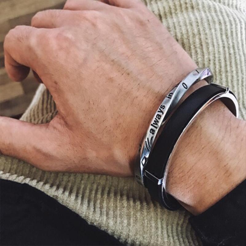 Par titan stål armband i guld och silver för män och kvinnor, modern och stilren design som symboliserar evig kärlek.