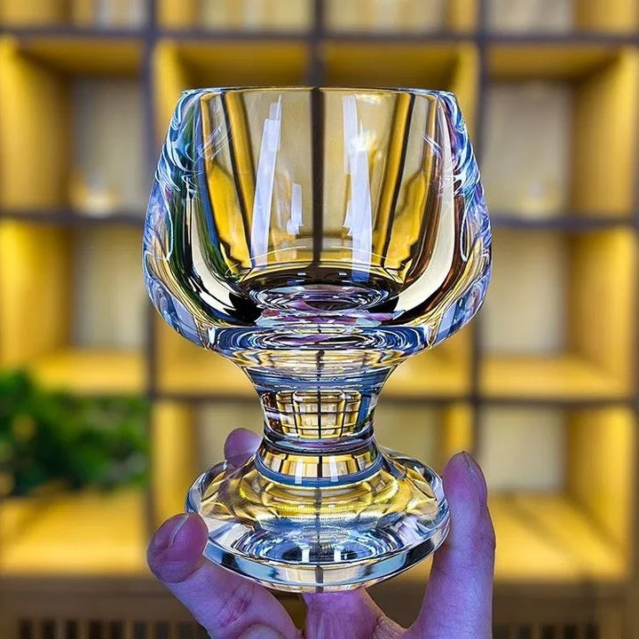 Handhållet elegant cocktailglas i kristall med vintage-detaljer