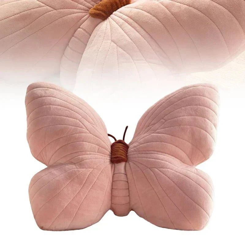 Närbild på tyget och sömmarna på den rosa dekorationskudden