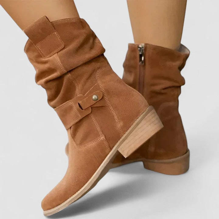 Snygga beige westernboots för dam med sula för komfort