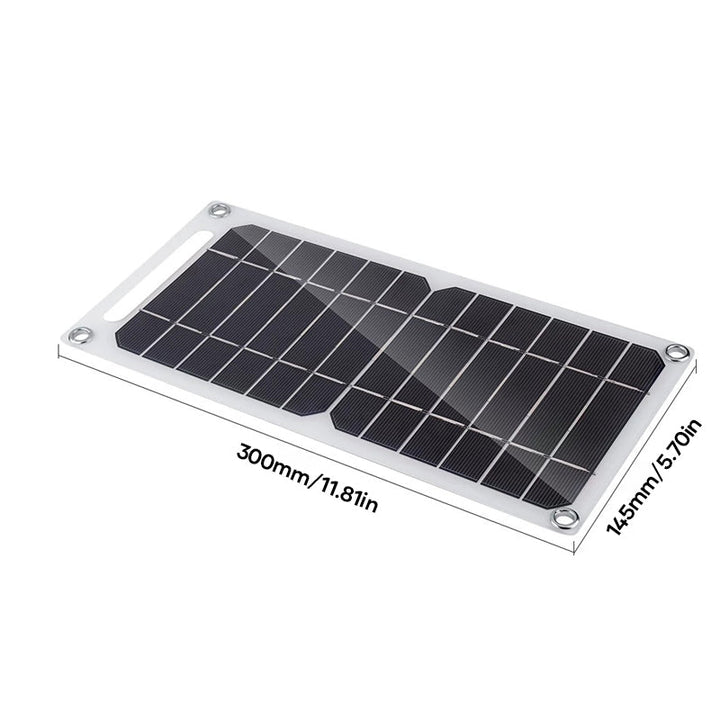 "Portabel 30W solpanel med USB, tunn design, svart yta, sugkoppar för montering, perfekt för utomhusäventyr."