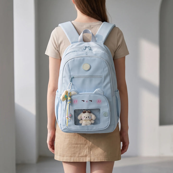 Funktionell unisex skolryggsäck, perfekt för studenter. Rymlig, preppy design och ett säkert laptopfack.