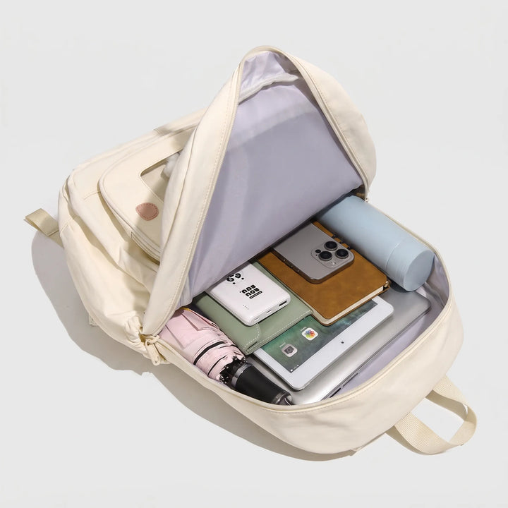 Stilren preppy ryggsäck för skola & jobb. Personlig vardagsryggsäck med gott om plats, unisex modell.
