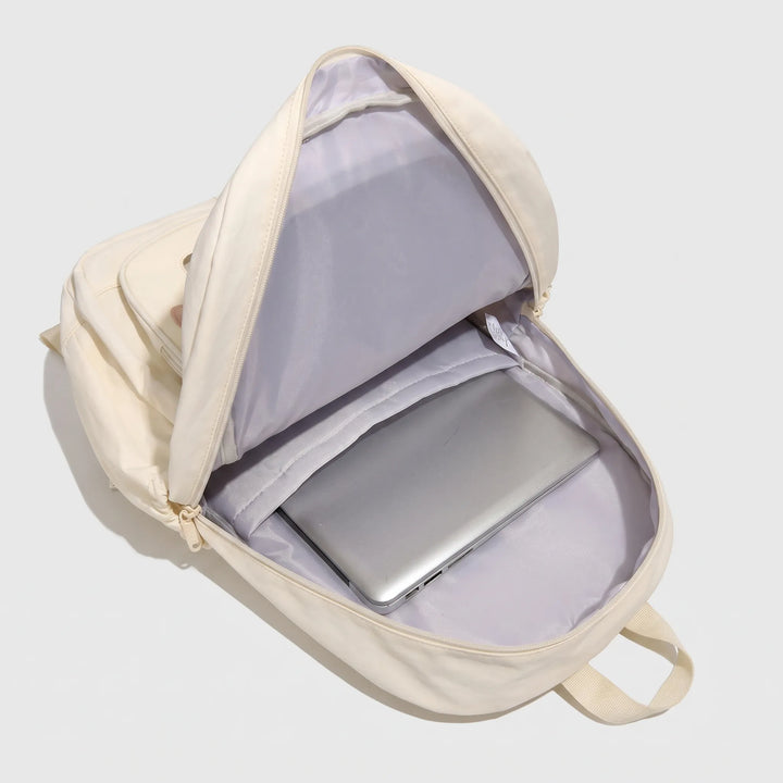 Stor skolryggsäck med laptopfack, robust och preppy design för unisex. Idealisk för studenter och jobb.