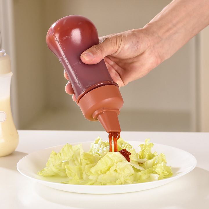 "Pressflaska för såser i köket, 350 ml, femhålsdesign, svart, vit och röd, jämn dosering, BPA-fri, matlagning."