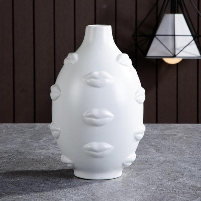 Dekorativ blomkruka i keramik med skulptural form