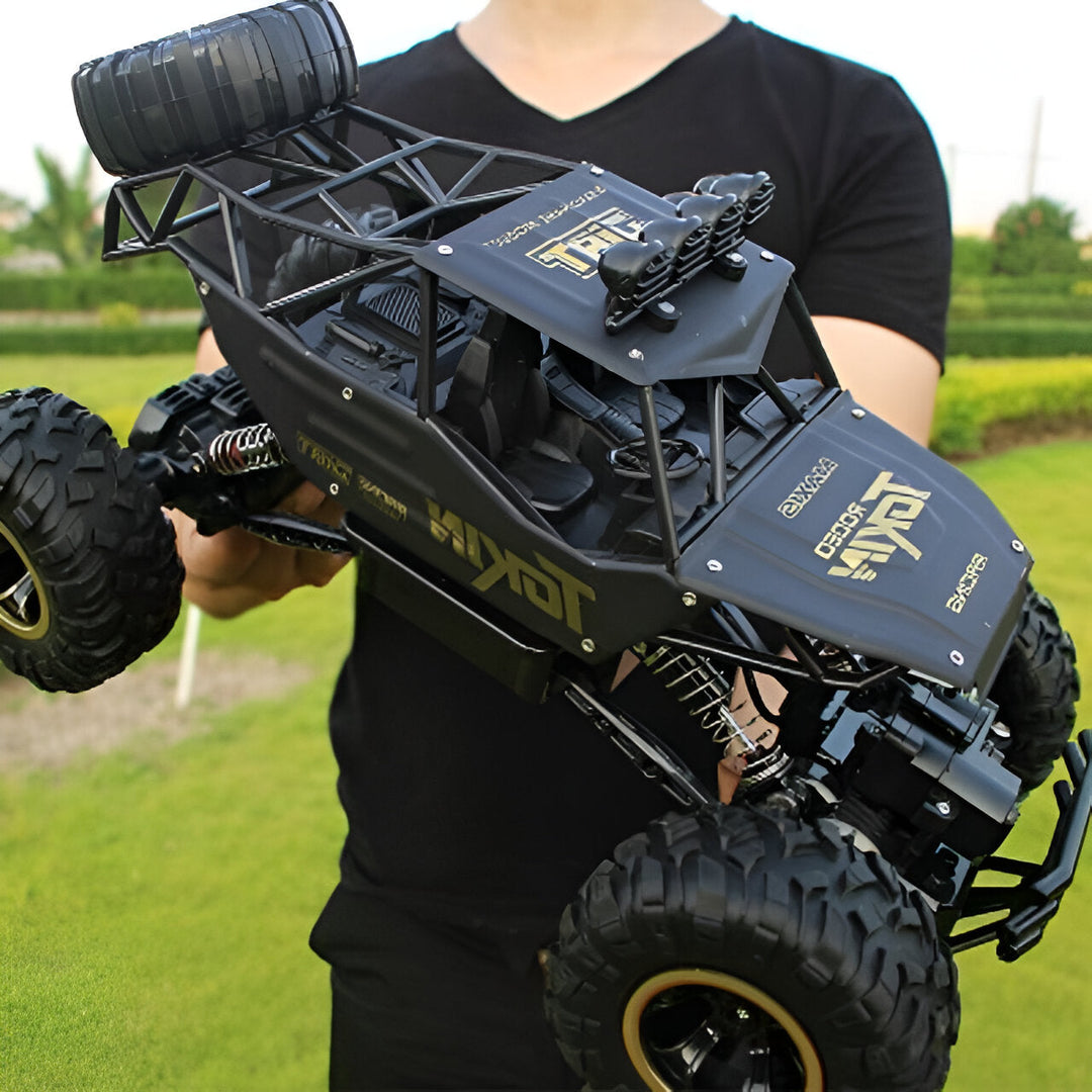 Svart 4x4 radiostyrd monstertruck med detaljerad design