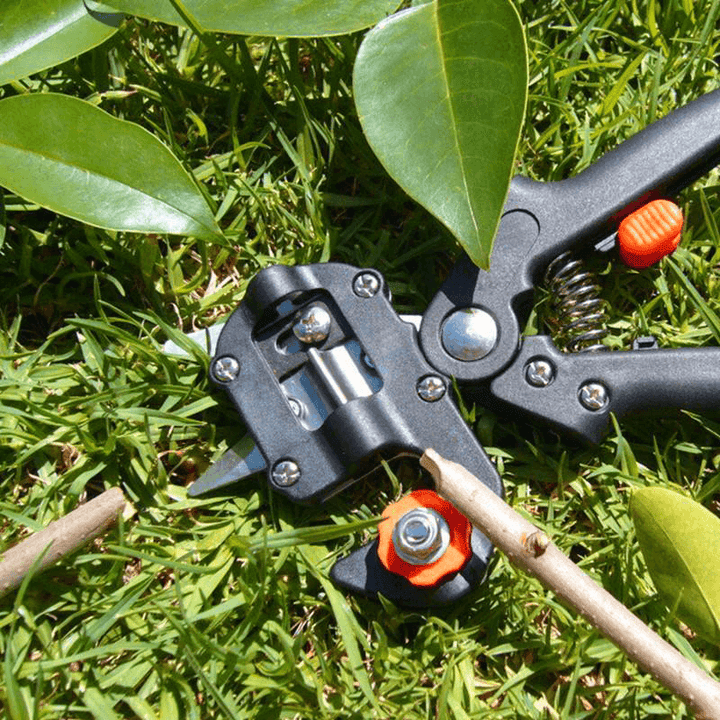 "Professionell sekatör för trädgårdsbeskärning, ergonomiska handtag, utbytbara blad för enkel grenklippning upp till 1,4 cm."