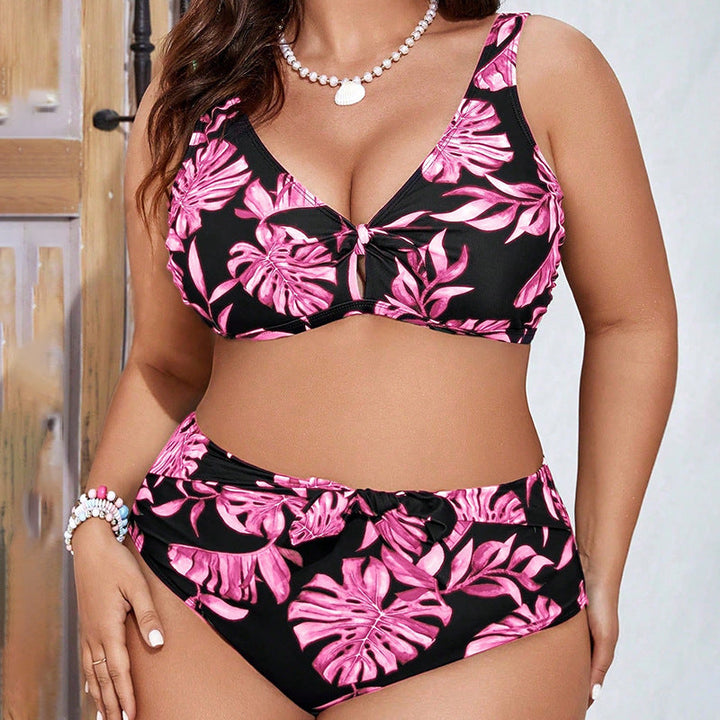Stilren dam bikini med hög midja i rött och blommönster, för en bekväm och modern strandlook.