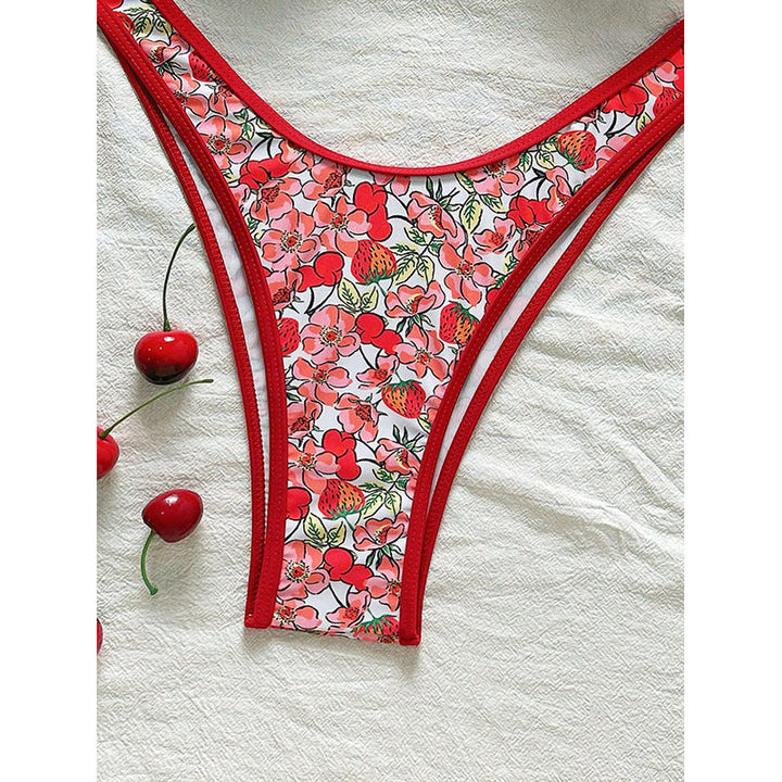 Bekvämt rött blommigt triangelbikini-set för dam. Idealisk för sommar, strand och pool. Högt skuren design.