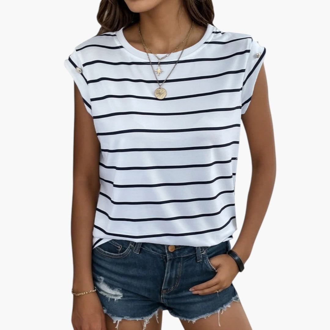 Bekväm randig damt-shirt med rundhals och knappdetalj. Perfekt för kvinnlig sommarstil.