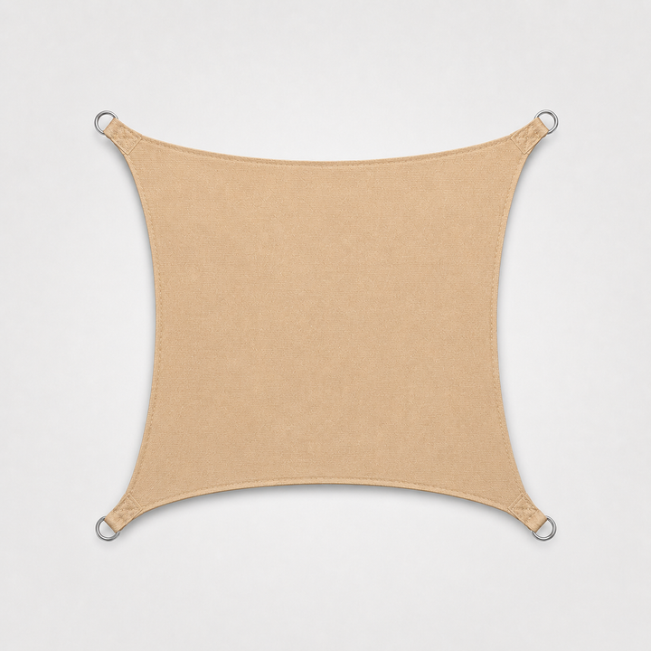Närbild på beige solskyddssegel med förstärkta fästpunkter