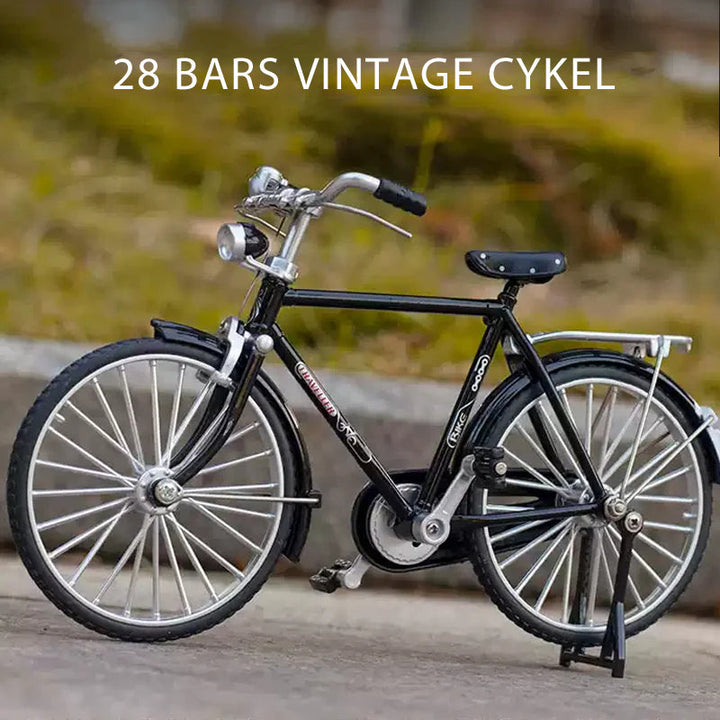 "Retro cykelmodell prydnad i svart och grön, detaljerad design, perfekt för nostalgiska cykelentusiaster"