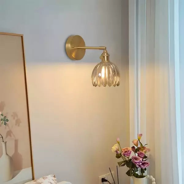 Tulpanformad lampa i frostat glas för dekorativ heminredning