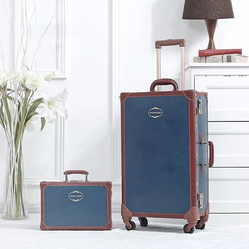Retro resväskset med hårdkantsväskor, två delar. Vintage bagage för korta och långa resor.