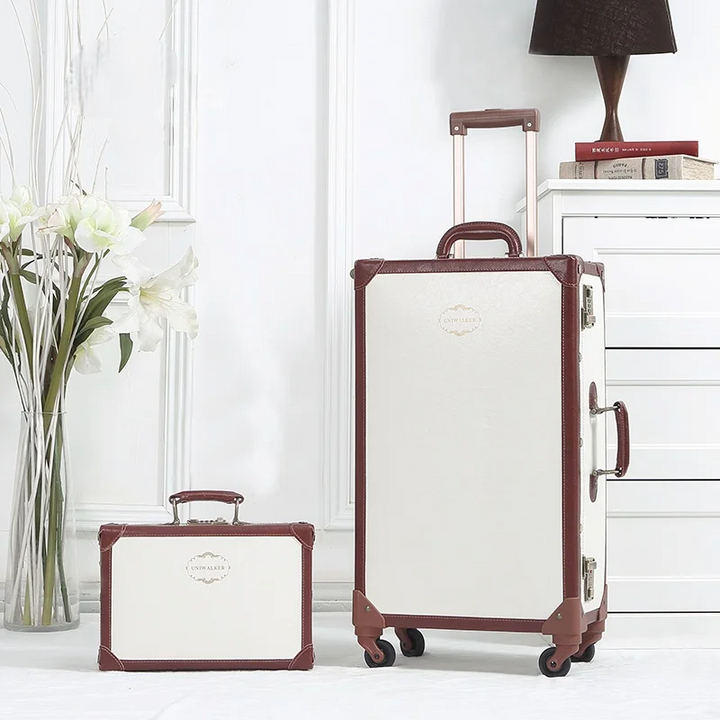 Komplett retro resväskset, två matchande hårdkantsväskor. Vintage bagage för alla resor.