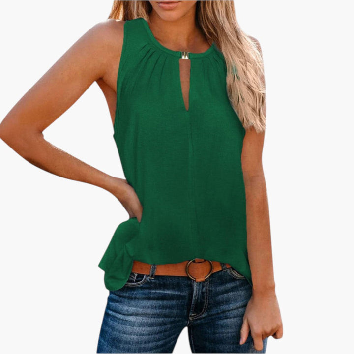 Stilren ärmlös damtopp med chic droppöppning & snygg veckad design. En elegant blus för alla tillfällen.
